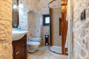 تجهيزات دش، مجففات شعر، مناشف