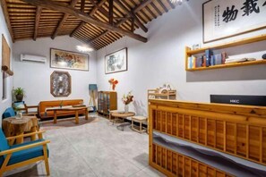 Bar (on property) - Bishan Huiyi Xianyun Homestay (Yi County)