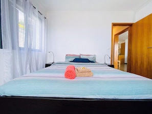 2 bedrooms, iron/ironing board, travel cot, free WiFi