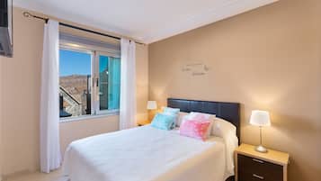 2 slaapkamers, een strijkplank/strijkijzer, gratis wifi, beddengoed