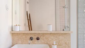 Unclassified image, 2 of 15, button - City Apartment / 800sqft/AC/NEW/Boho (Lisboa)