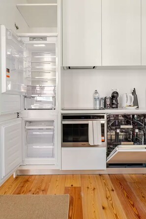 Private kitchen - City Apartment / 800sqft/AC/NEW/Boho (Lisboa)