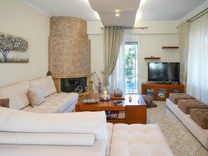 Télévision, cheminée