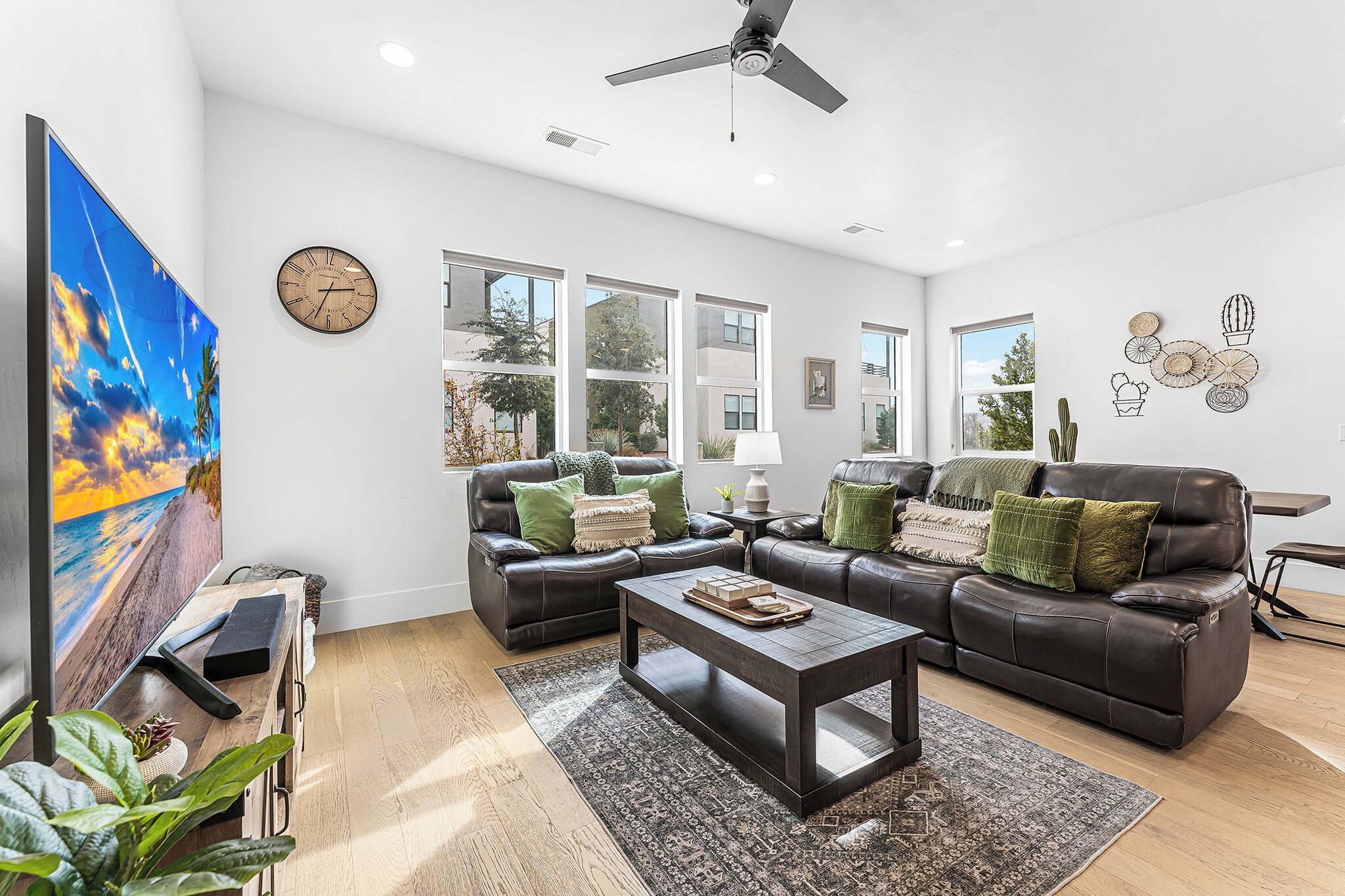 Televisio, DVD-soitin, videokirjasto