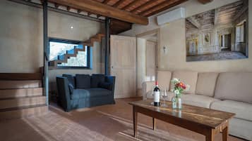 Superior Duplex, 2 Bedrooms, Hill View, Garden Area | Living area