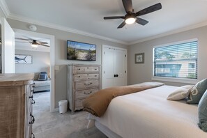 2 bedrooms, iron/ironing board, free WiFi, bed sheets - Bay View 6-  Boater's Paradise! Boat Slip On Bay! Near Wharf, Food, Fun! (Orange Beach)