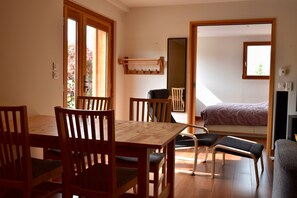 2 Schlafzimmer, BĂŒgeleisen/BĂŒgelbrett, kostenloses WLAN, BettwĂ€sche