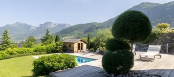 Holiday Home 'Le Gypaete' with Mountain View, Private Pool and Wi-Fi