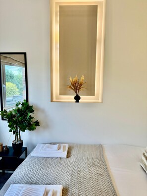 3 habitaciones, tabla de planchar con plancha, wifi y ropa de cama 
