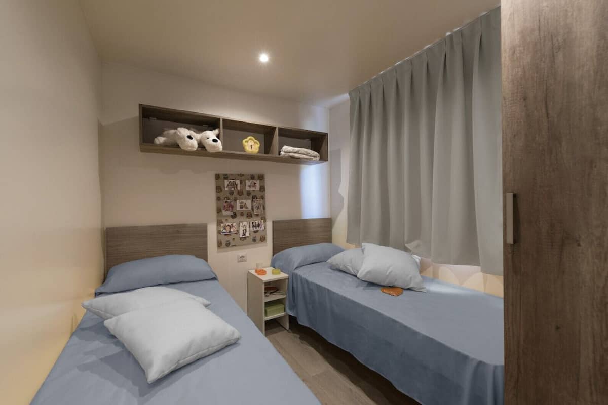 Superior Mobile Home | 1 bilik tidur, peti besi dalam bilik, ruang kerja komputer riba