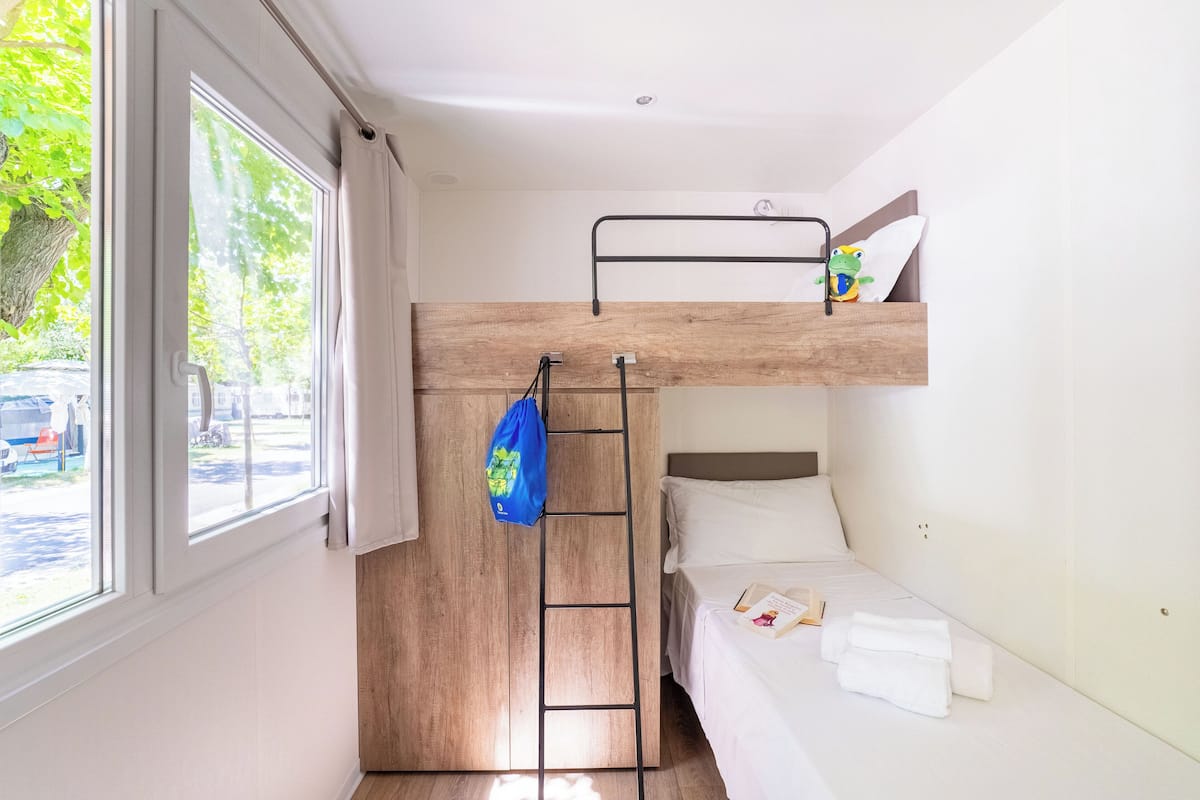 Superior Mobile Home, mesra pergerakan | 1 bilik tidur, peti besi dalam bilik, ruang kerja komputer riba