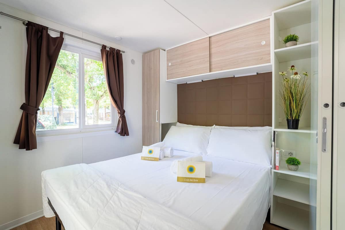 Deluxe Mobile Home | 1 bilik tidur, peti besi dalam bilik, ruang kerja komputer riba