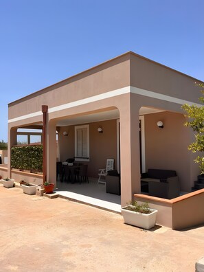 Terrace/patio - Apartment 'Nonna Rosa' with Private Terrace, Shared Garden and Air Conditioning (Pachino)