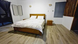 5 habitaciones, tabla de planchar con plancha, wifi y ropa de cama 