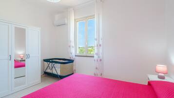 3 bedrooms, iron/ironing board, bed sheets