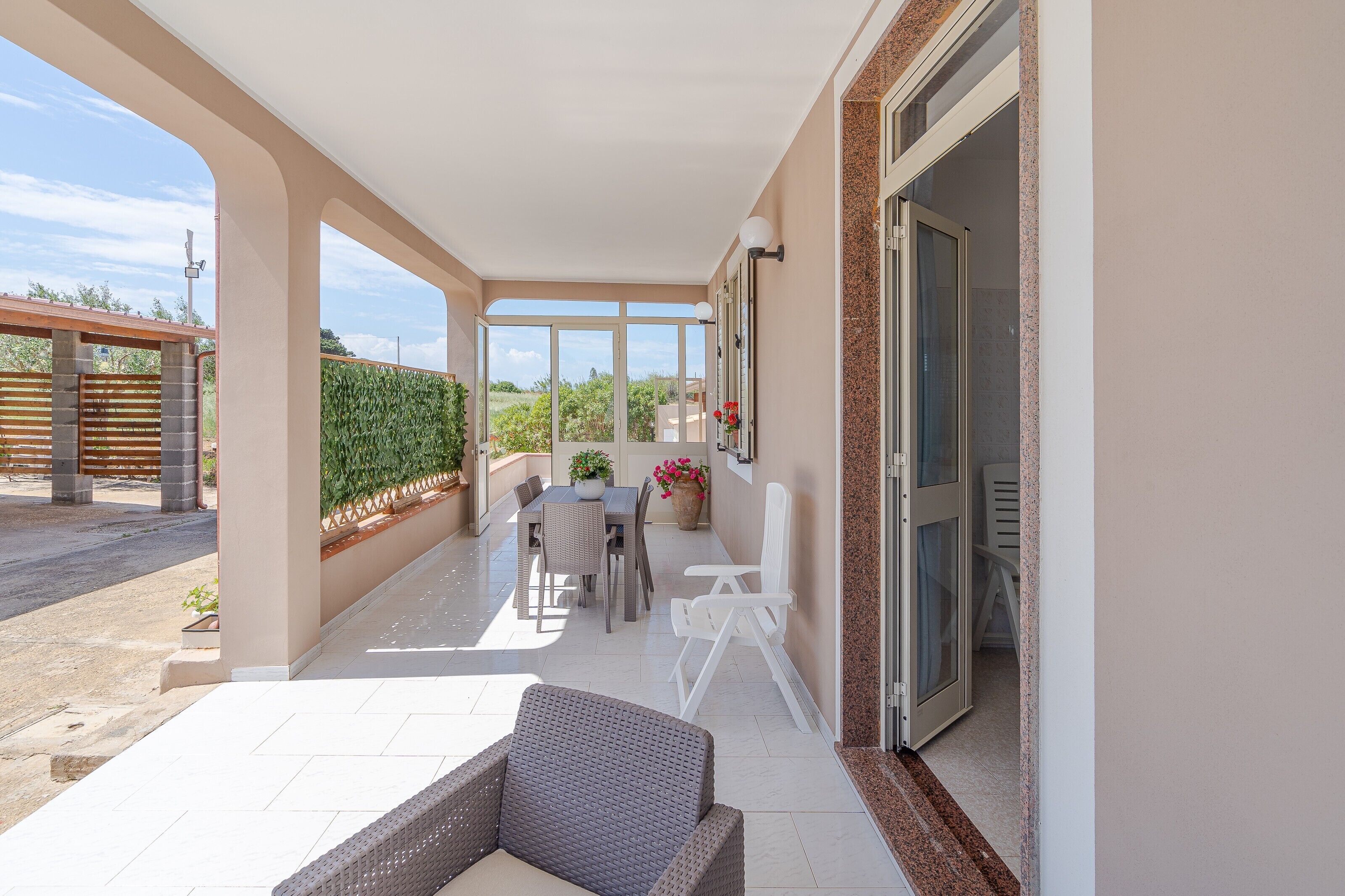 屋外ダイニングエリア