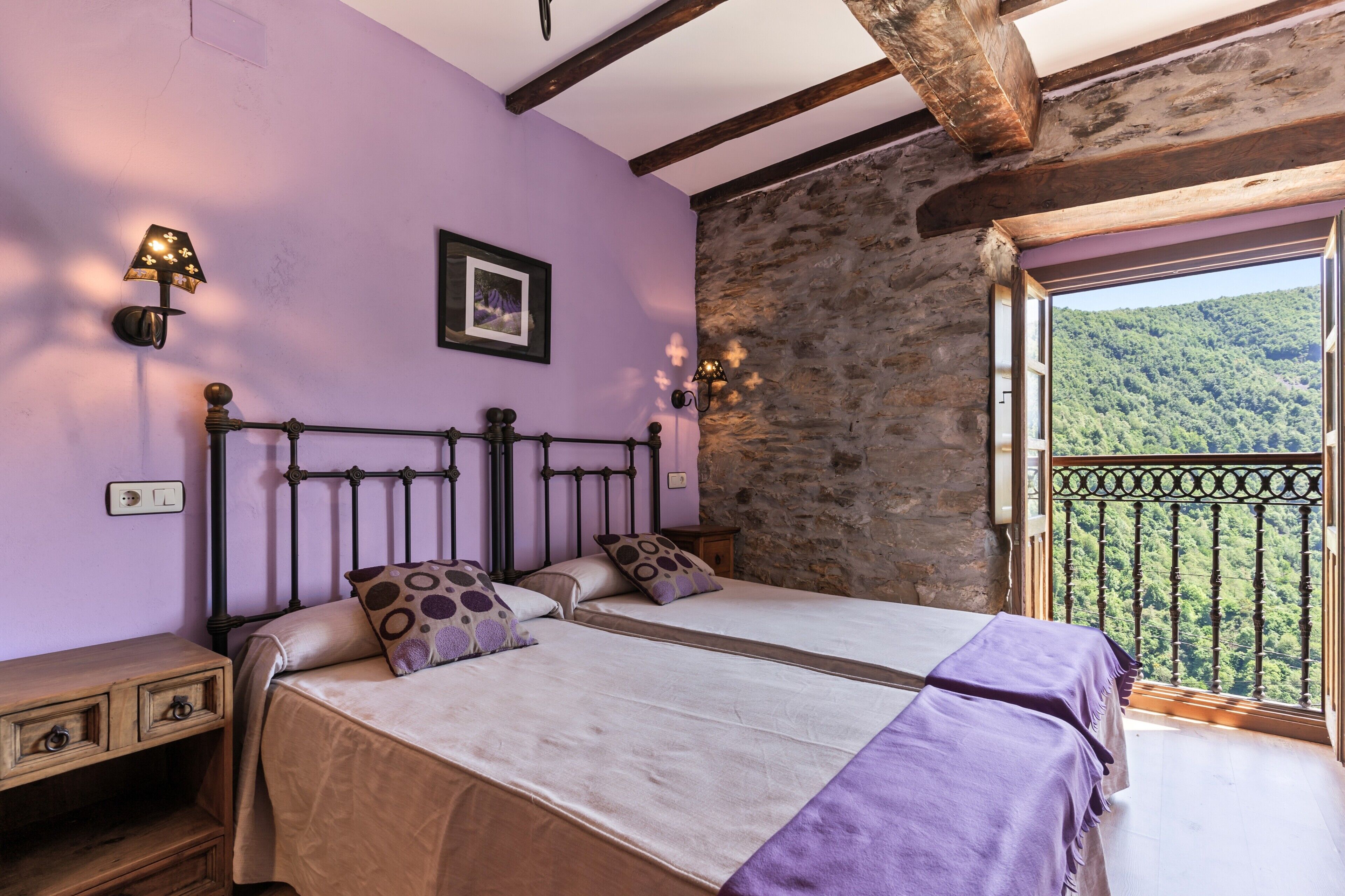 5 habitaciones, tabla de planchar con plancha y wifi gratis 