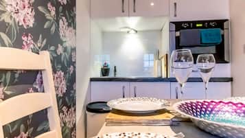 Fridge, microwave, oven, cookware/dishes/utensils