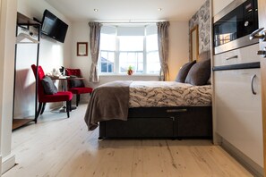 1 bedroom, iron/ironing board, free WiFi, bed sheets - 2 Domus House Studio -  a studio that sleeps 2 guests  in 1 bedroom (Chester)