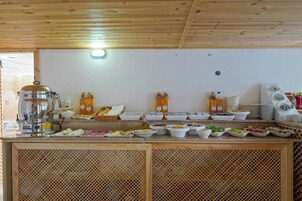 Päivittäinen täysi aamiainen (500 TRY per henkilö)