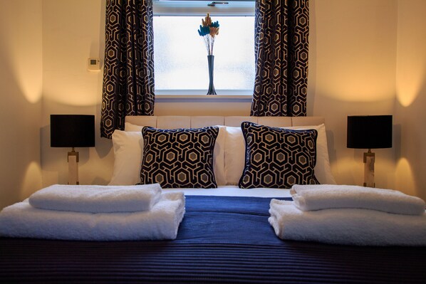 1 bedroom, iron/ironing board, free WiFi, bed sheets - Moray Court - a studio that sleeps 2 guests in 1 bedroom (Chester)