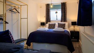 1 slaapkamer, een strijkplank/strijkijzer, gratis wifi, beddengoed