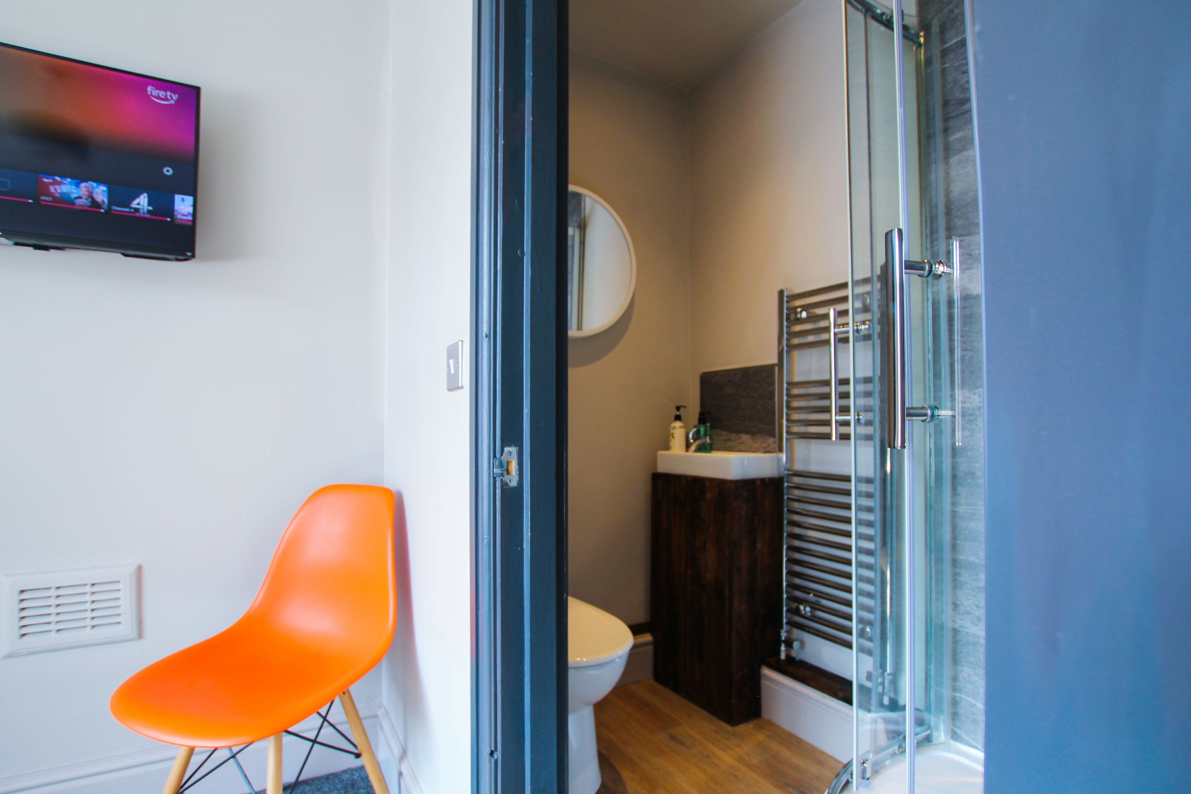 Shower, hair dryer, towels