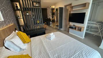 1 bedroom, desk, iron/ironing board, WiFi