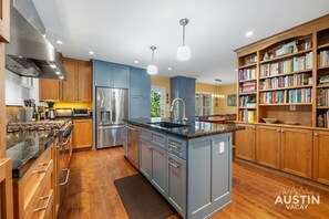 Fridge, microwave, oven, stovetop - Tower Dr #A xxxxxxxx (Austin)