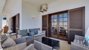 Terrace/patio - Villa 'Frederique' with Private Pool, Wi-Fi and Air Conditioning (Albufeira)
