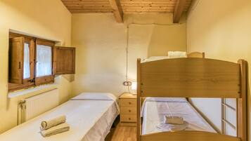 3 bedrooms, free WiFi, bed sheets