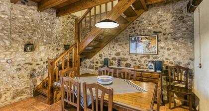 Country House 'Cal Tort' with Mountain View, Private Pool and Wi-Fi