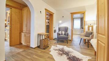 Deluxe-Apartment, Bergblick | 3 Schlafzimmer, Verdunkelungsvorhänge, schallisolierte Zimmer