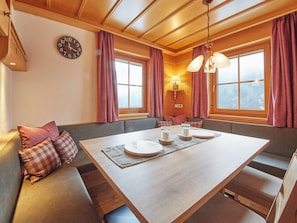 Appartement Deluxe, vue sur la montagne | 3 chambres, rideaux d’obscurcissement, système d’insonorisation