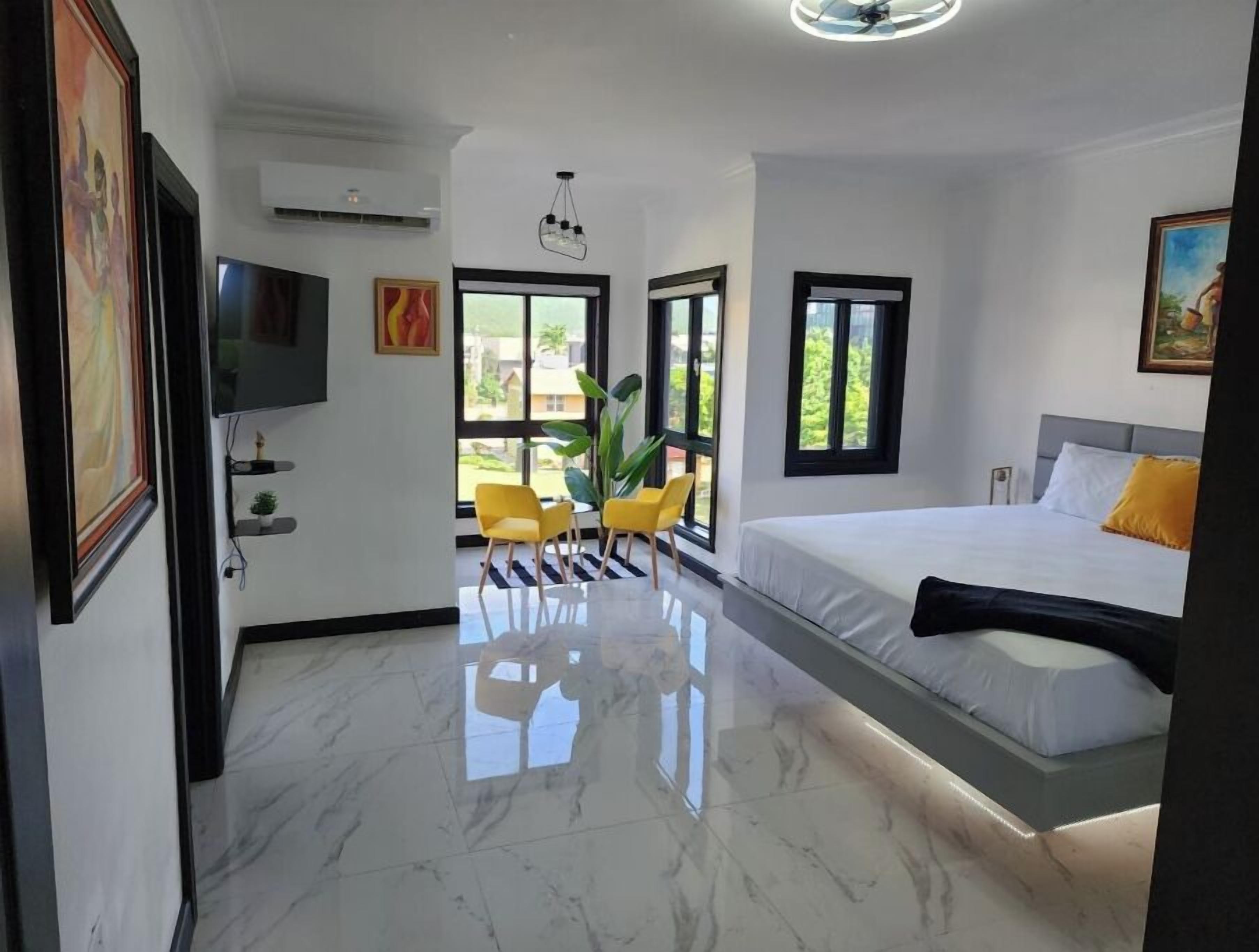 2 bedrooms, iron/ironing board, WiFi