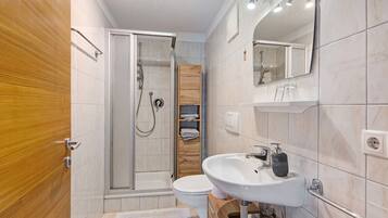 Bruser, hårtørrer, håndklæder