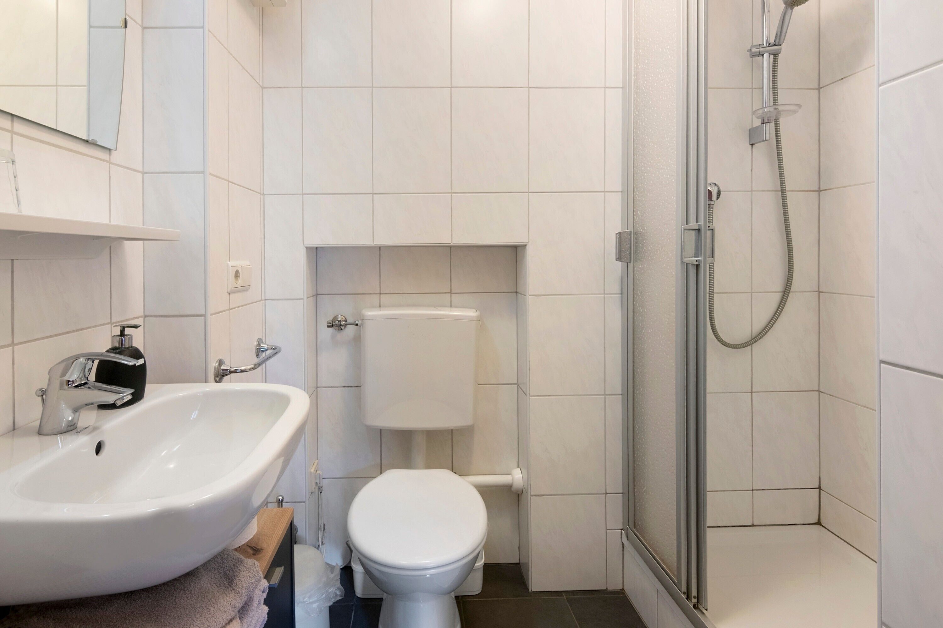 Dusche, Haartrockner, Handtücher