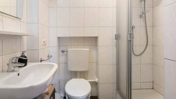 Dusche, Haartrockner, HandtĂŒcher