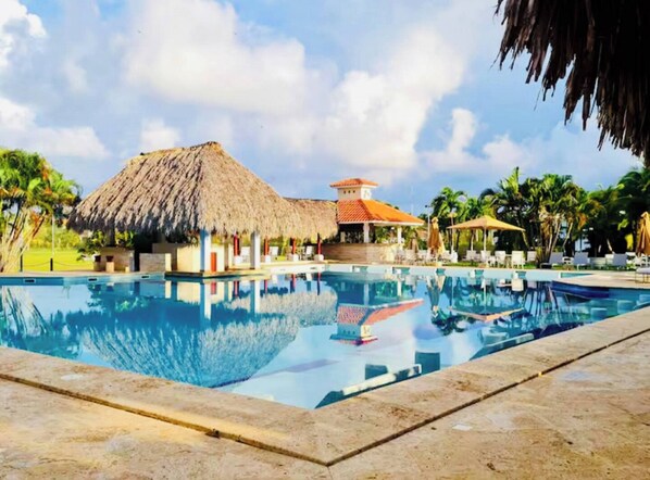 Outdoor pool - GLOBALSTAY Cocotal Condo in Punta Cana (Punta Cana)