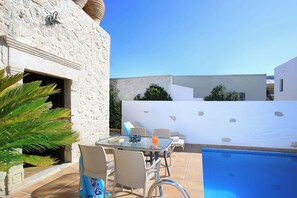 Pool - Villa Radamanthis - a combination of tradition and luxury - nature (Kalamaki)