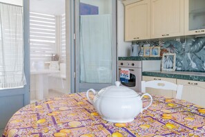 Dining - Holiday Home 'Le Terrazze Otranto 4' with Shared Terrace, Wi-Fi and Air Conditioning (Otranto)