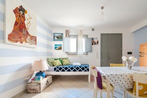 Dining - Holiday Home 'Le Terrazze Otranto 1' with Shared Terrace, Wi-Fi and Air Conditioning (Otranto)
