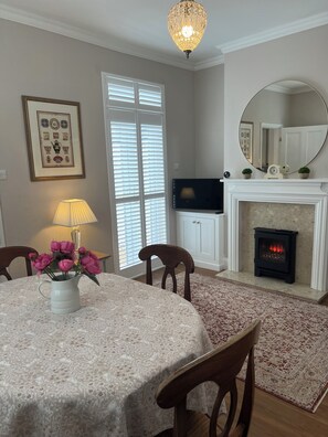 Dining - The Lilypad - Beautiful Cheltenham Town House and a short walk to Race Course (Cheltenham)