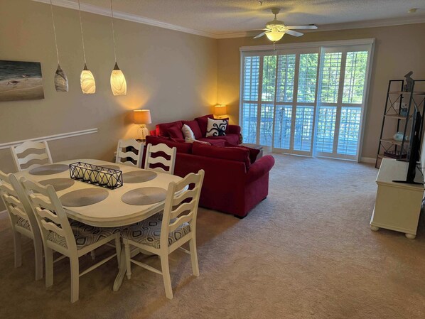 TV, fireplace - Ironwood Golf Rental (Atlantic Beach)