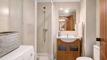 Douche, serviettes fournies