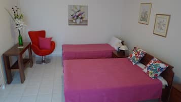 3 bedrooms, desk, iron/ironing board, free WiFi