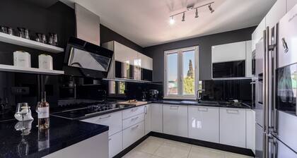 Luxury Villa David with private boat, heated pool, whirlpool and sauna