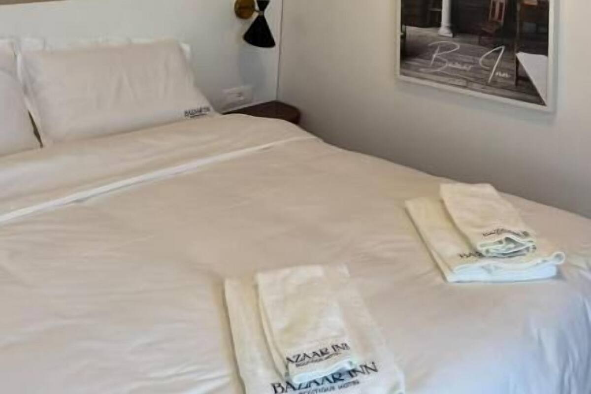 Basic Twin Room | Desk, soundproofing