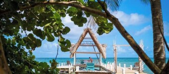 Bikini Cabana on Azura Beach Placencia WiFi & A/C