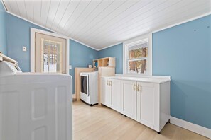 Interior - Charming 2BR | Pet-Friendly + Walk to Downtown (Bellaire)